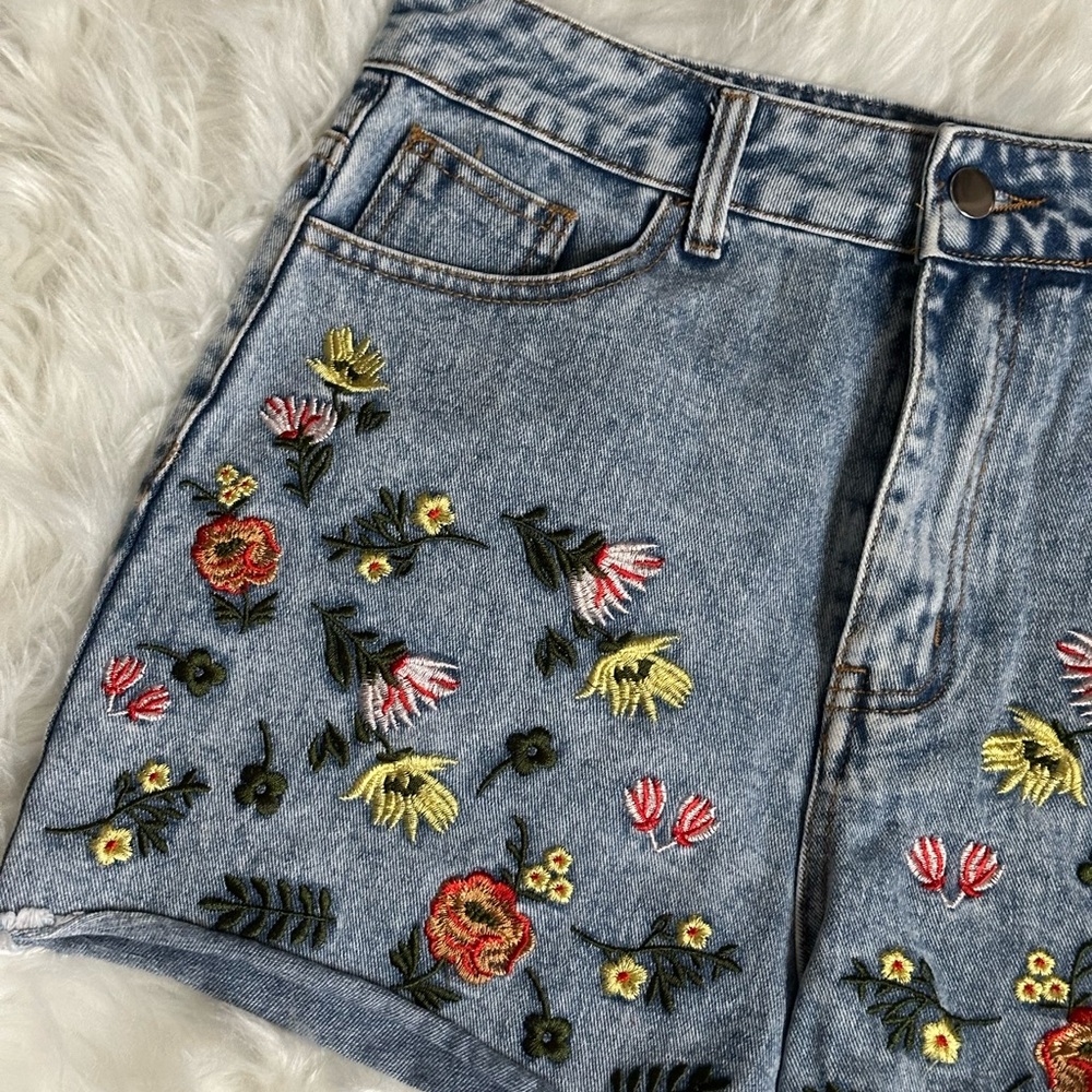 Embroidered Floral Denim Shorts - Light Blue - Picture 3 of 6